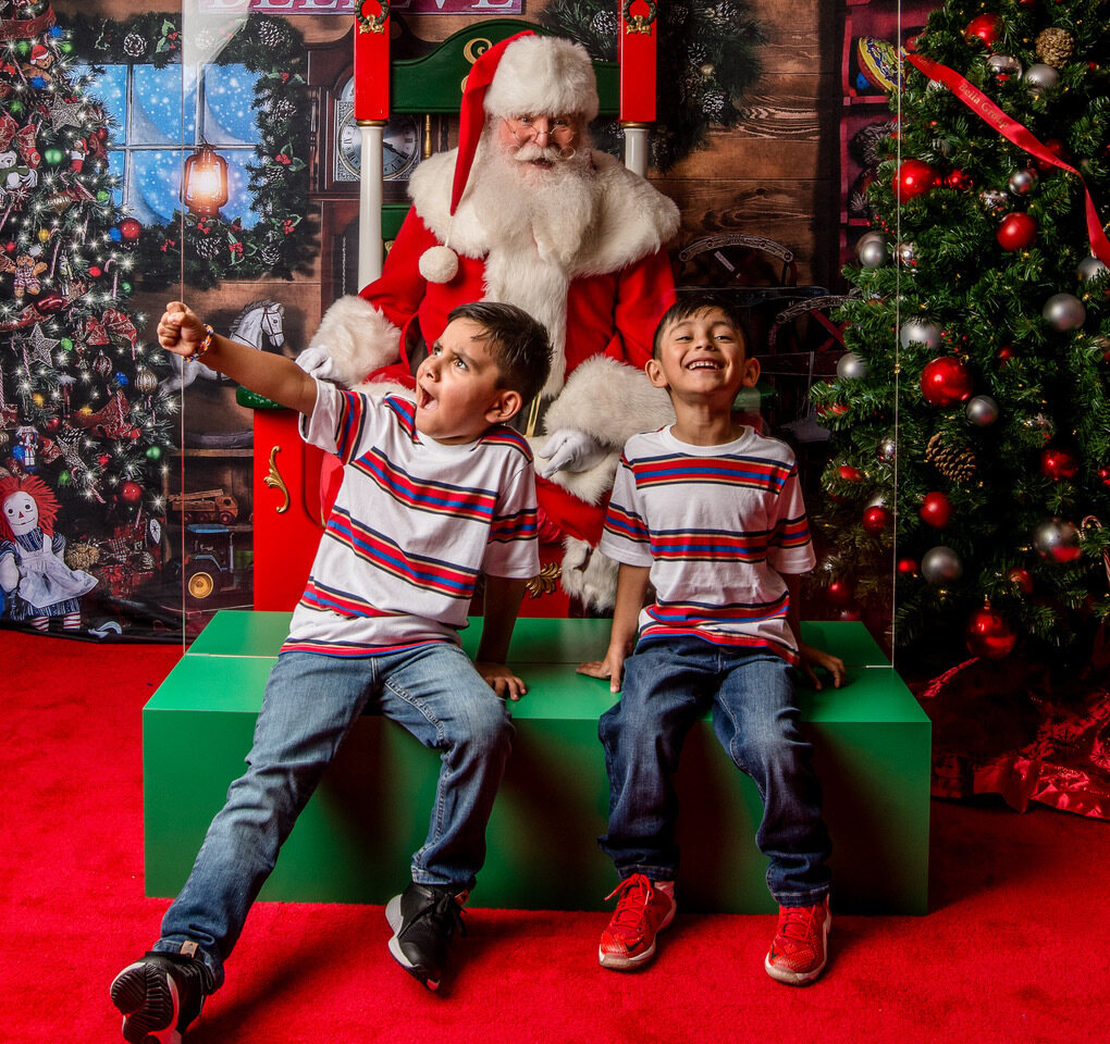 Book Santa Claus El Paso family photo moment