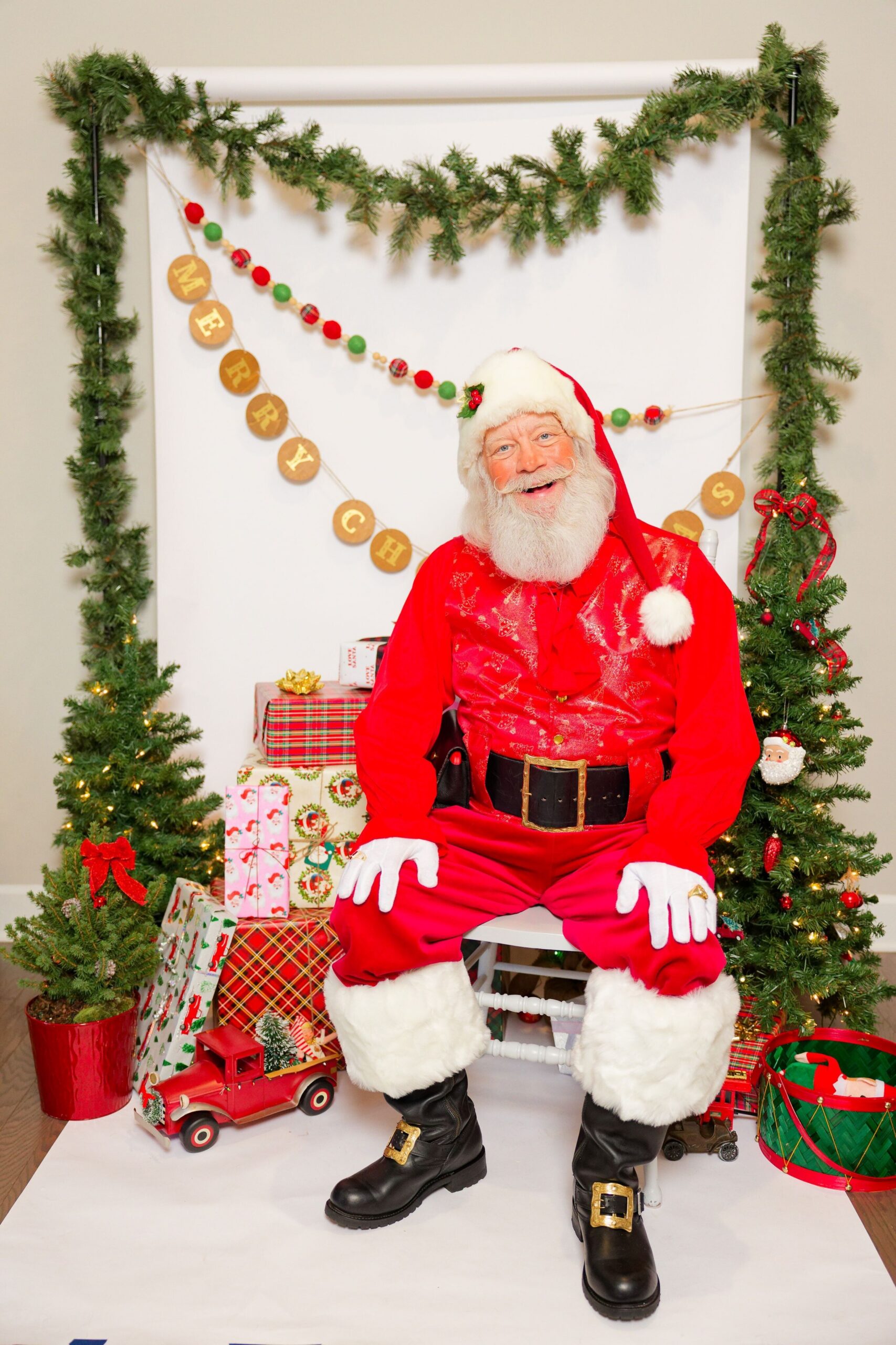 Book Santa Claus Jacksonville FL holiday photo set visit