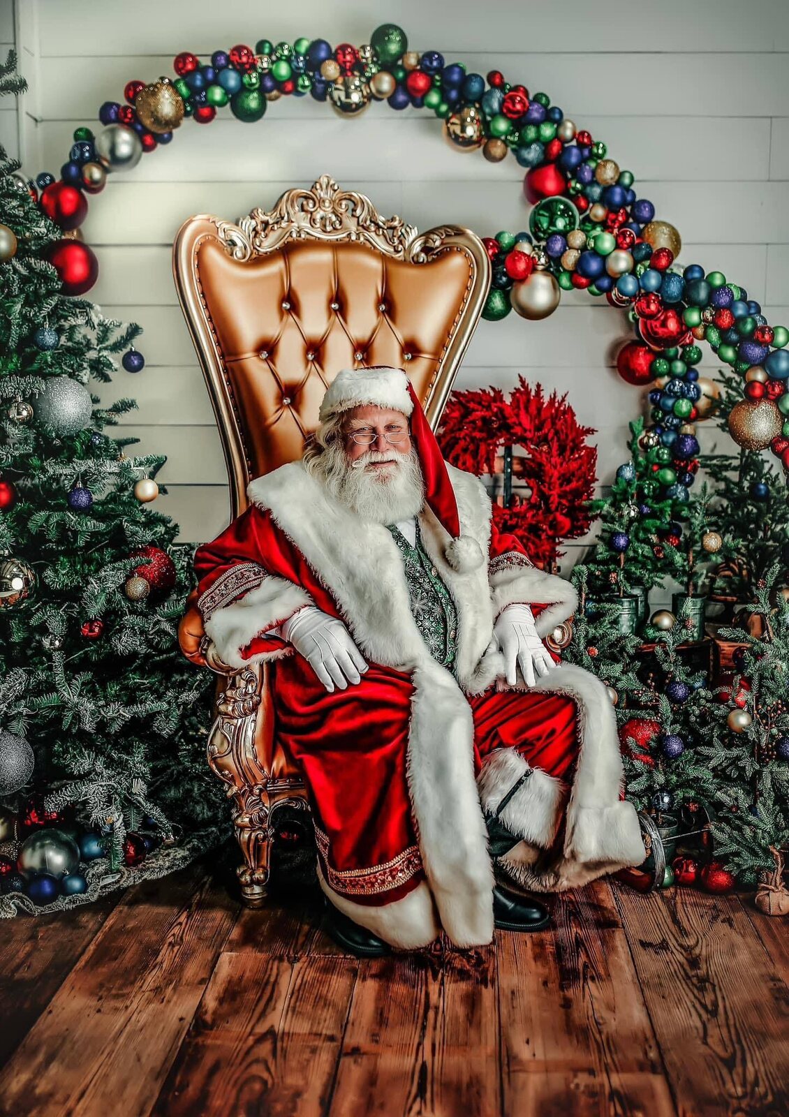 Book Santa Claus Portland chair photo set