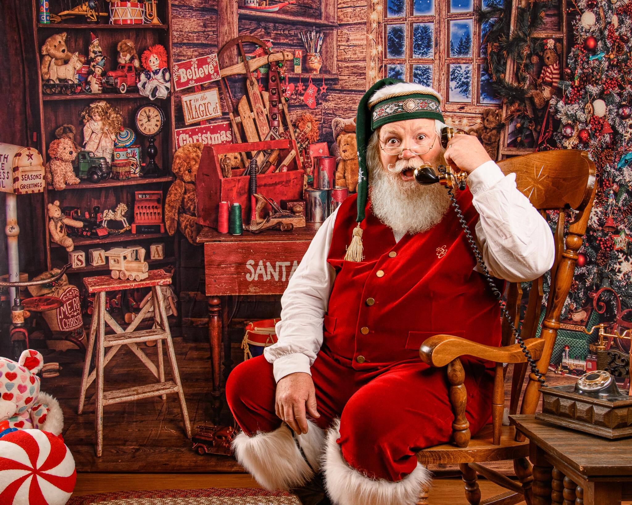 Hire Santa Claus Detroit professional holiday phone portrait