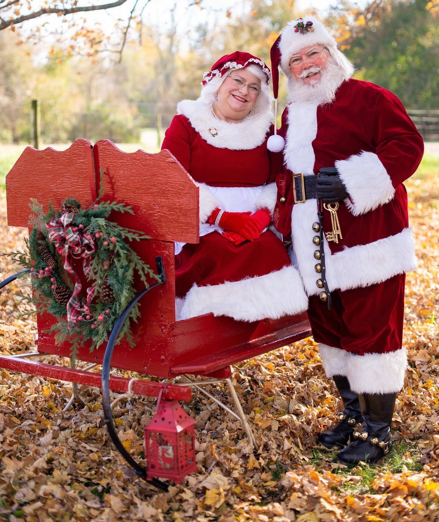 Hire Santa Sacramento solo frosted window portrait