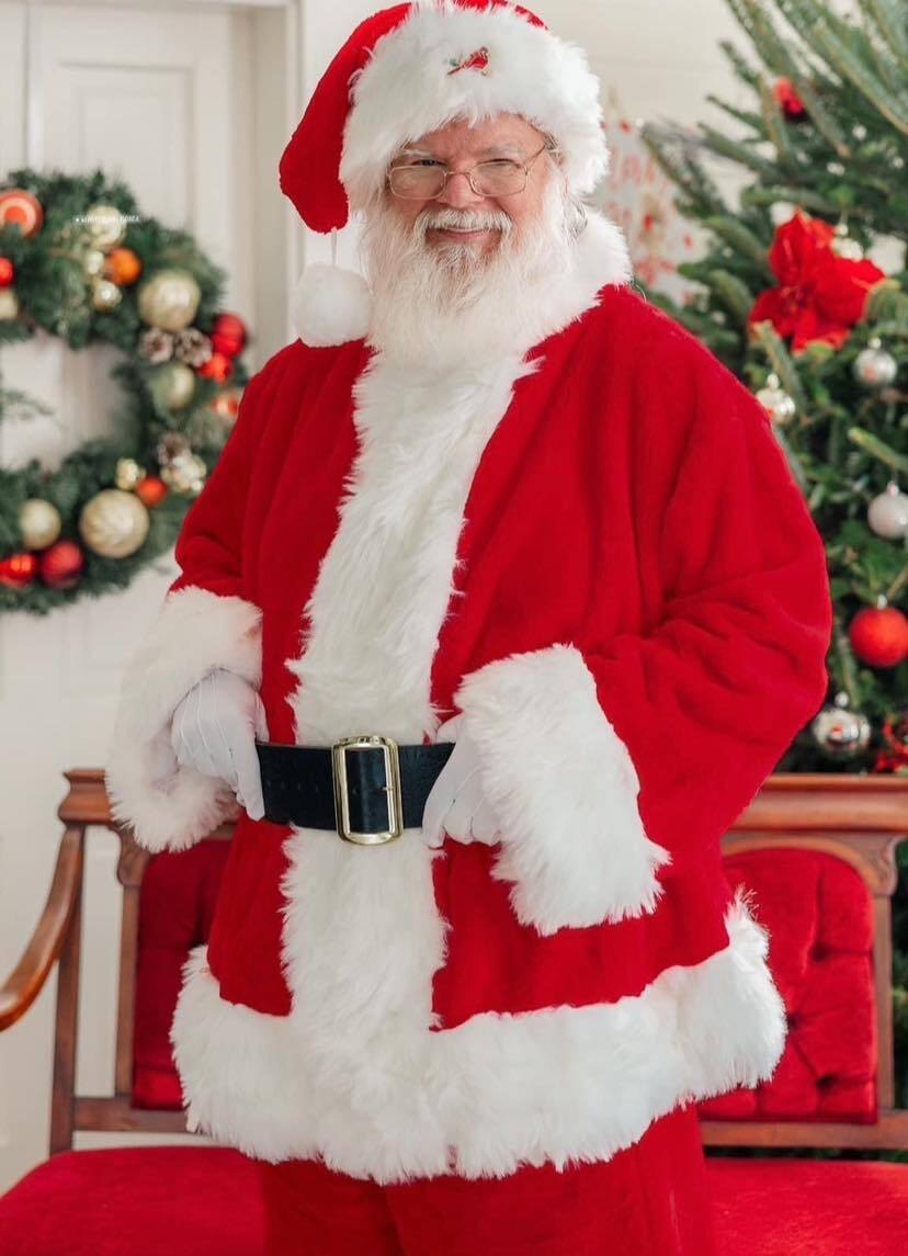 Professional Santa Claus for hire in Dallas Fort Worth standing holiday portrait
