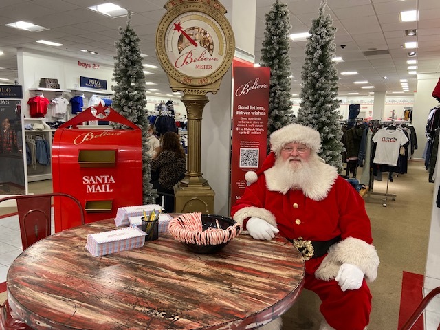 Retail photo op Santa Claus Chicago Christmas event