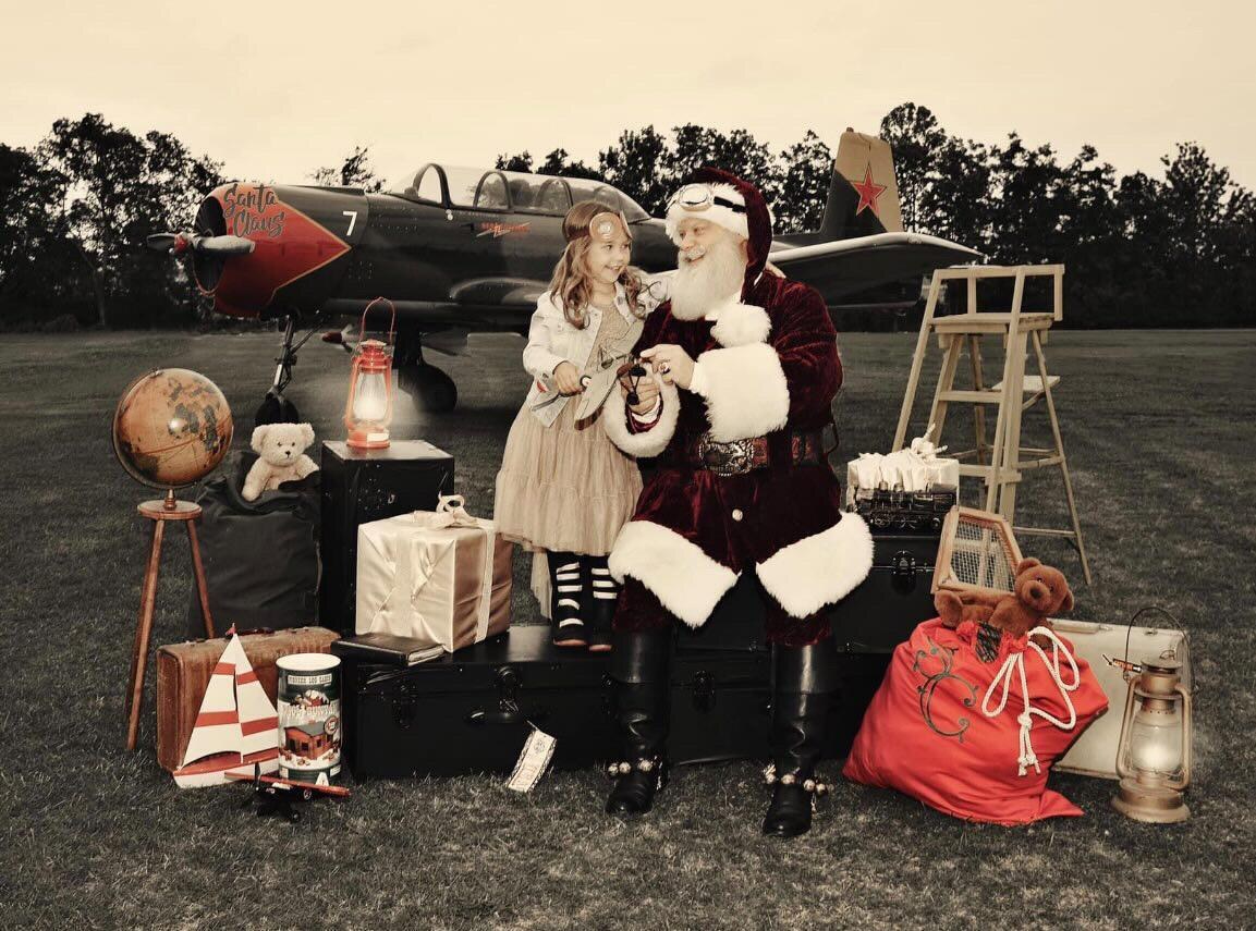 Retail Santa staffing for family holiday photo program