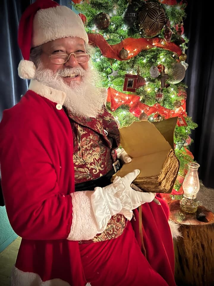 Hire Santa Claus Hawaii aloha holiday portrait