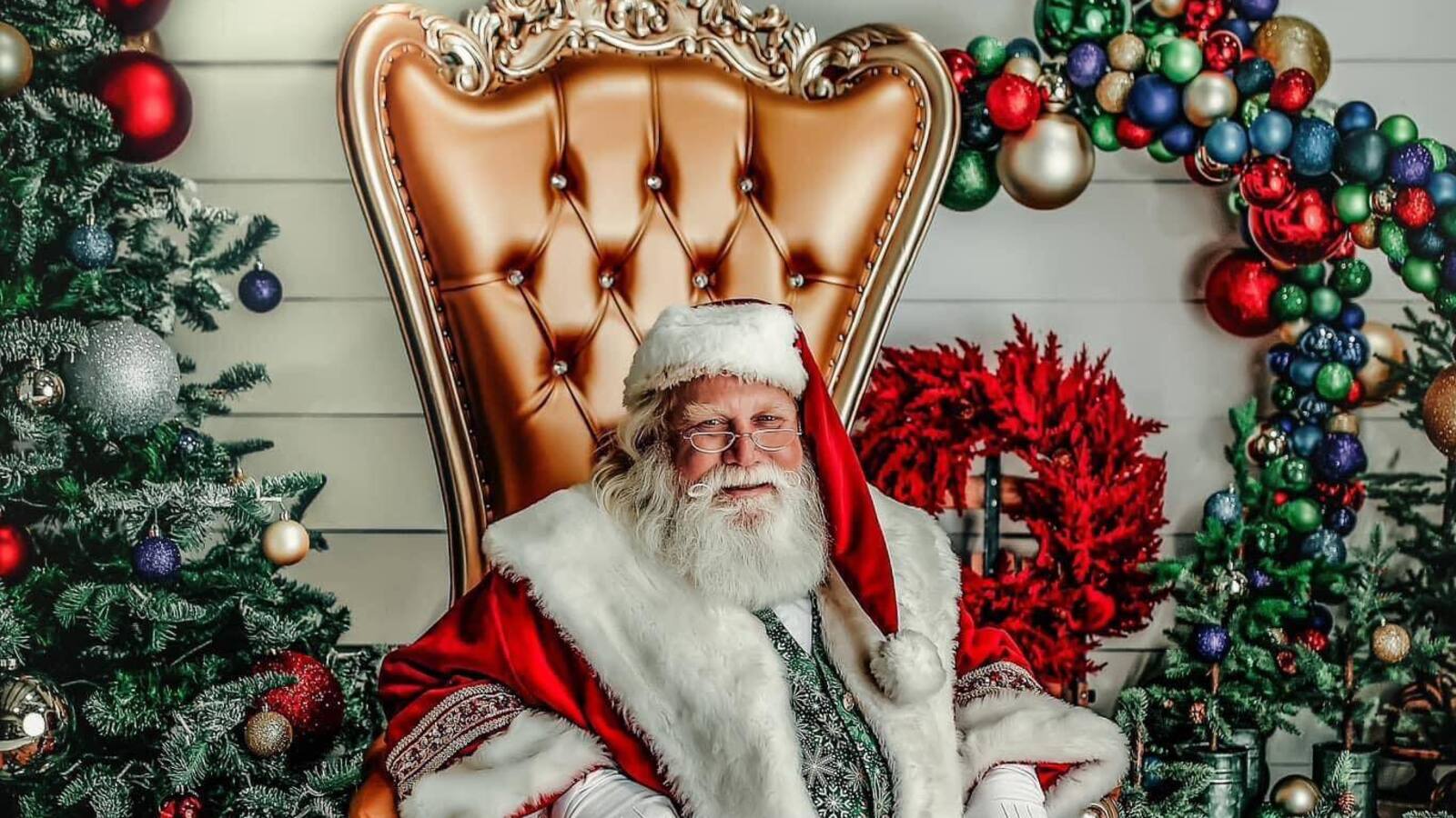 Hire Santa Claus Iowa Golden Chair Holiday Portrait Hire Santa Claus Iowa golden chair holiday portrait